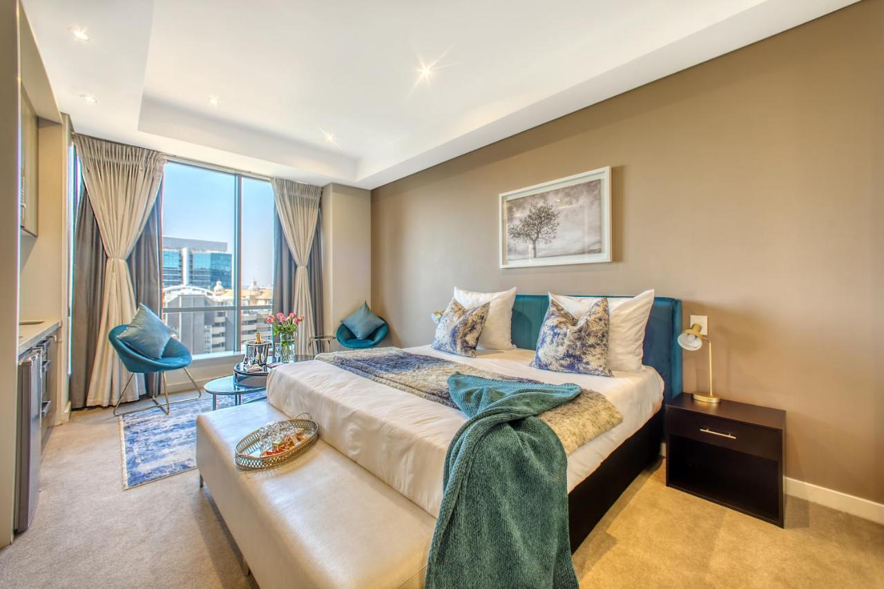 Apartment Sandton Skye Premium & Penthouses *