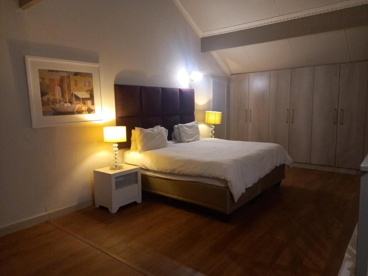 Mount Royal 29 - Large 1 Bed With Balcony Johannesburg