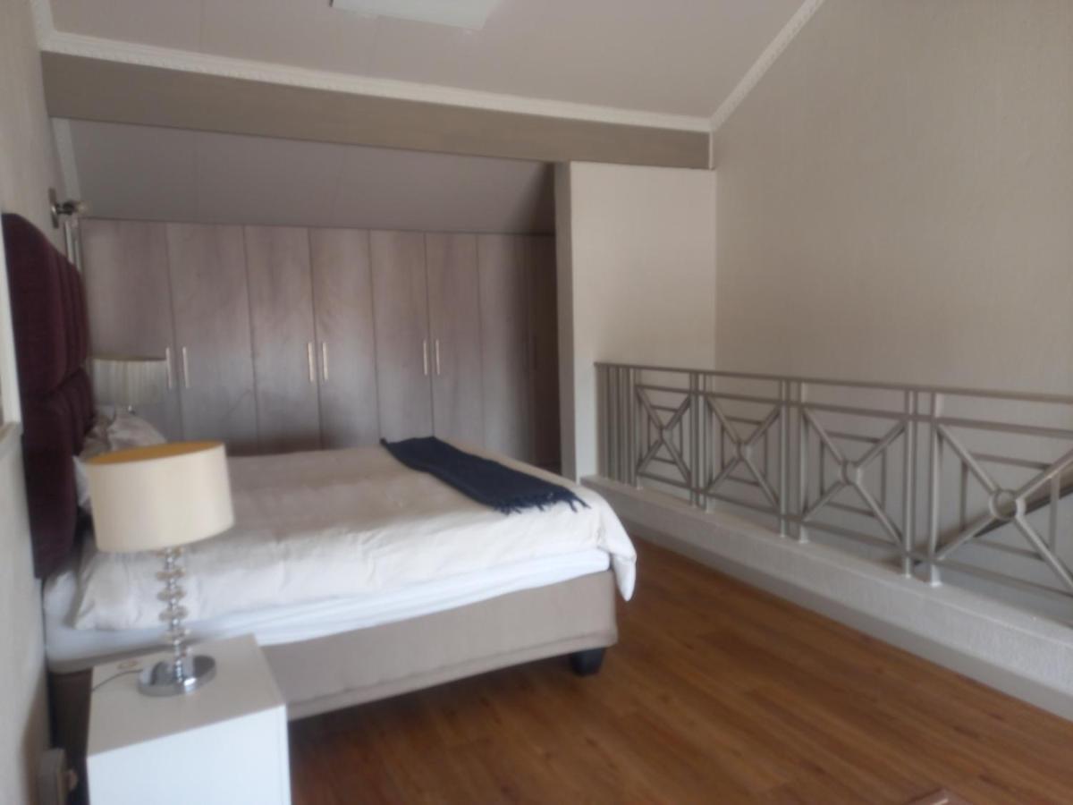 Mount Royal 29 - Large 1 Bed With Balcony * Johannesburg