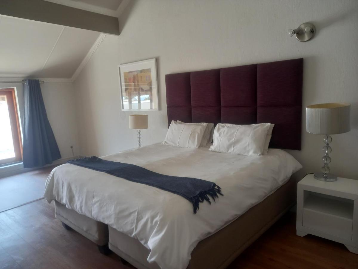 Mount Royal 29 - Large 1 Bed With Balcony Apartment