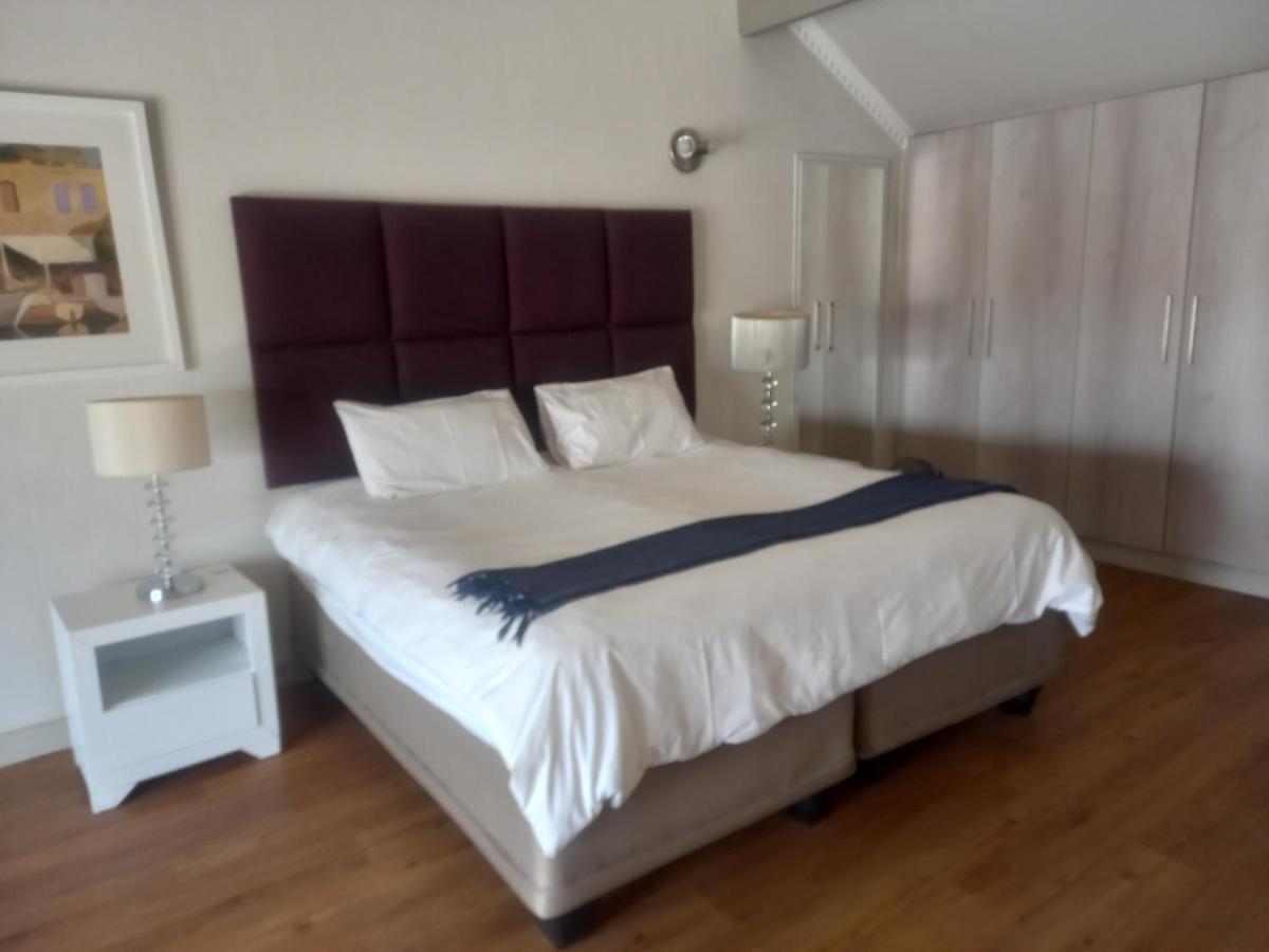 Mount Royal 29 - Large 1 Bed With Balcony Apartment Johannesburg