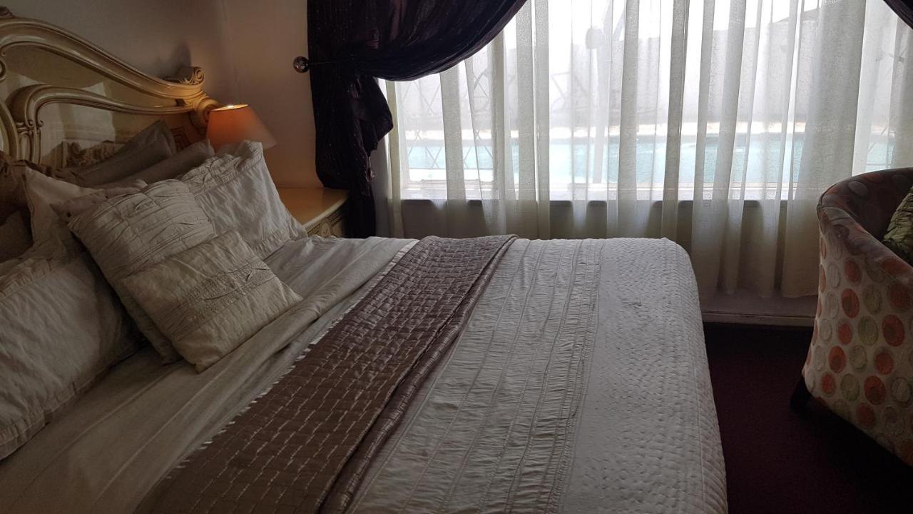 The Royal Princess On Malibongwe Drive Bed & Breakfast *