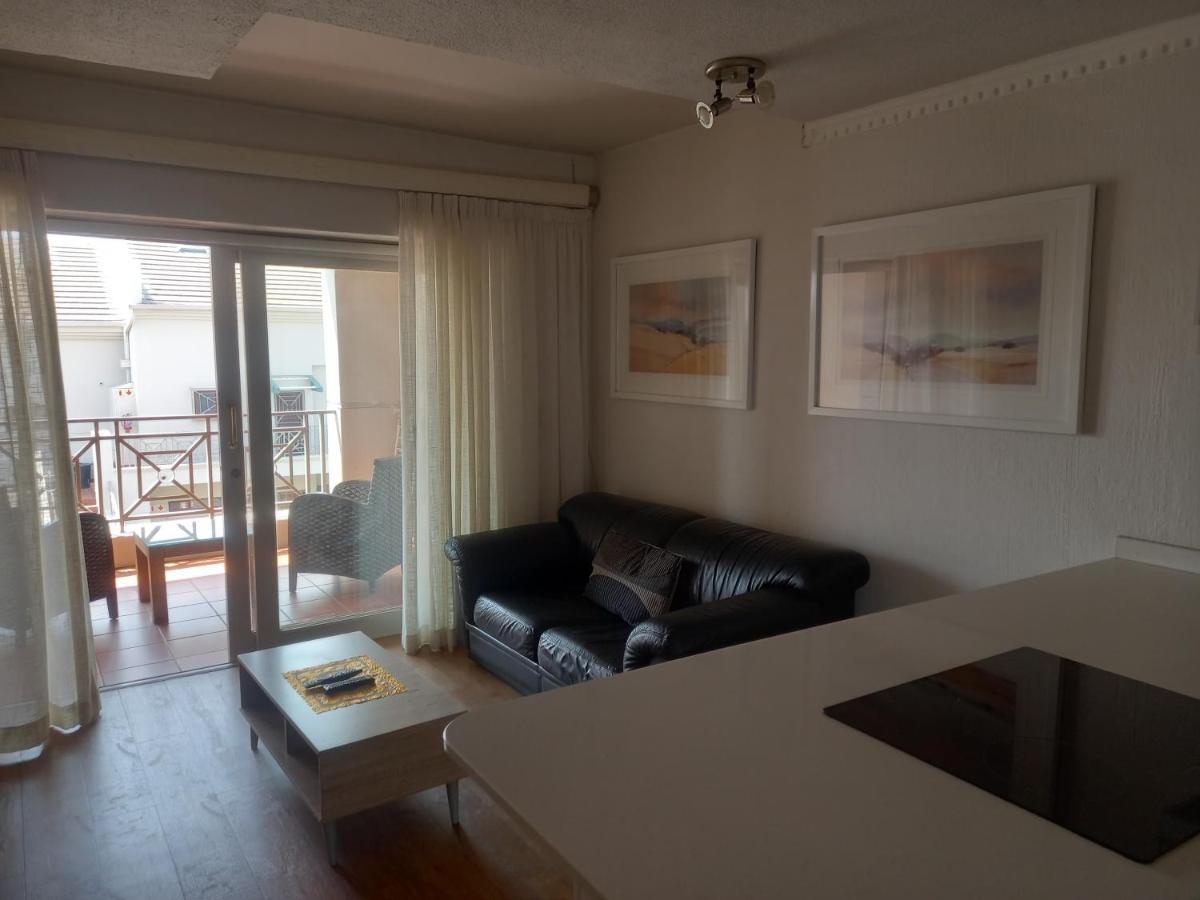 Mount Royal 29 - Large 1 Bed With Balcony *