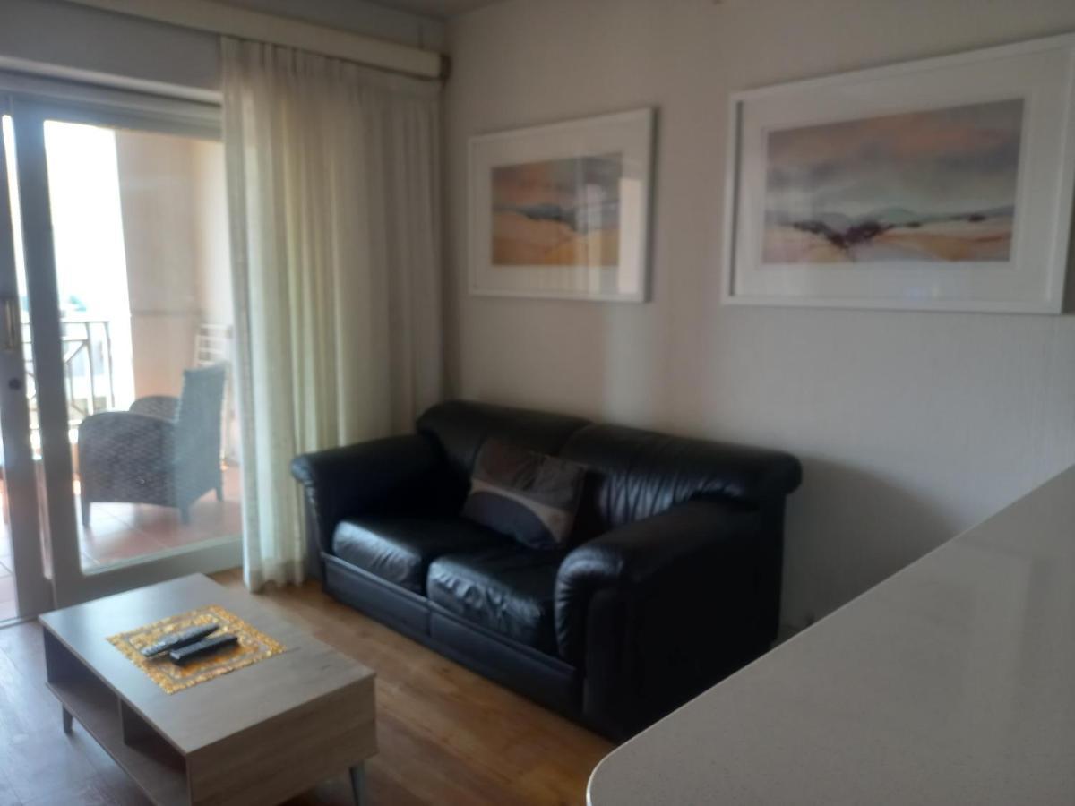 Mount Royal 29 - Large 1 Bed With Balcony Johannesburg