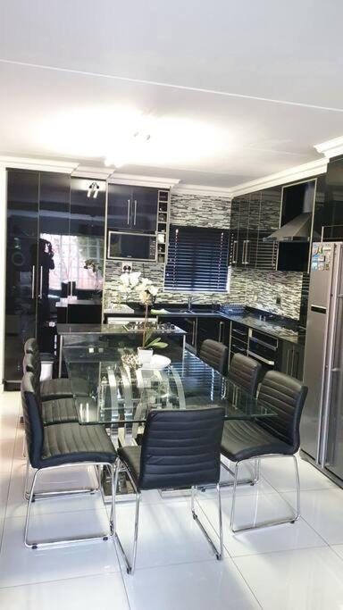 Upmarket 3 Bedroom Johannesburg