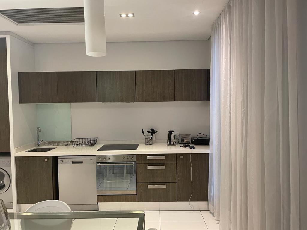 Căn hộ Sandton Skye Penthouse *