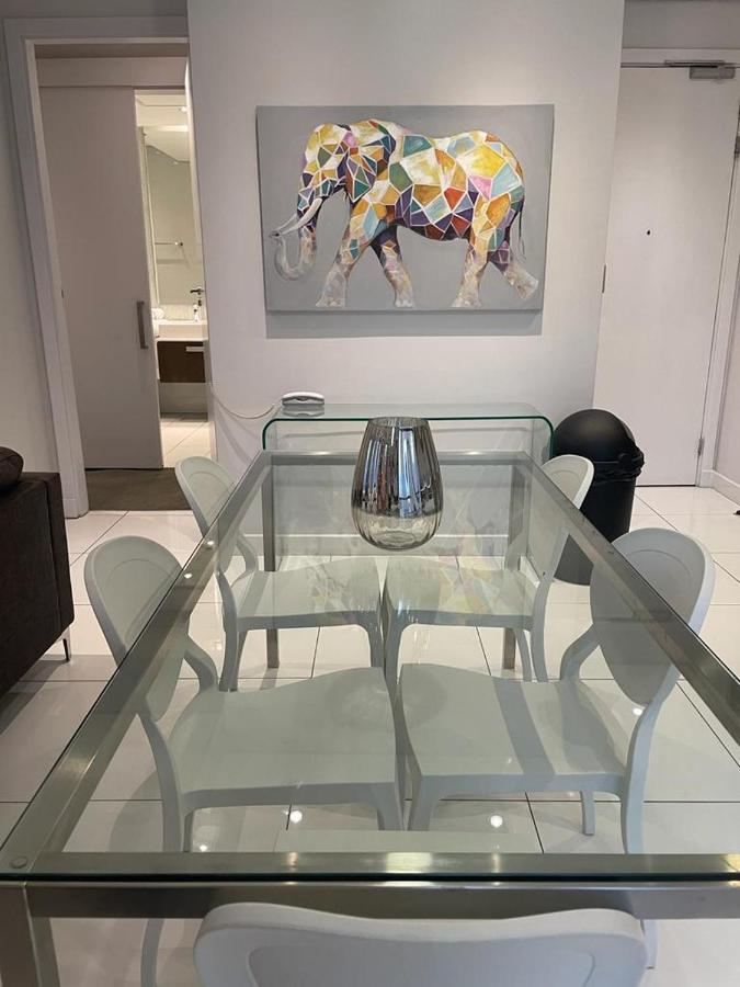 Căn hộ Sandton Skye Penthouse *