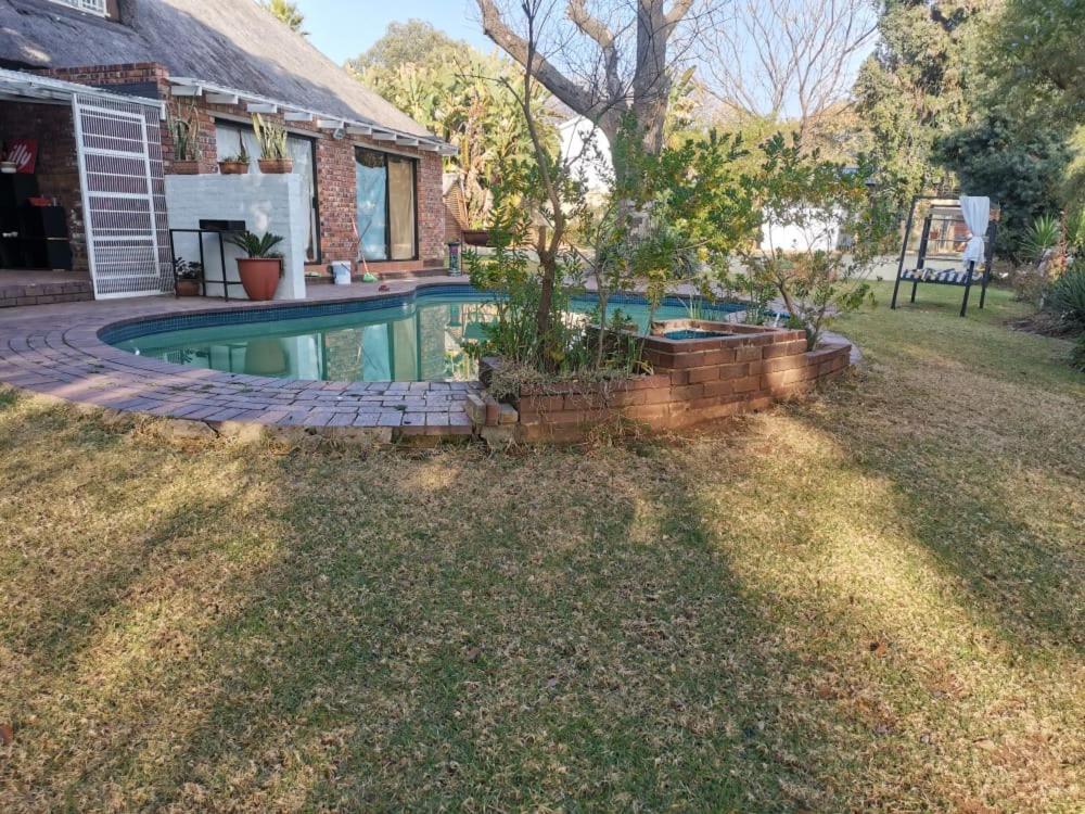 Guest house Urbanzuluhouse *
