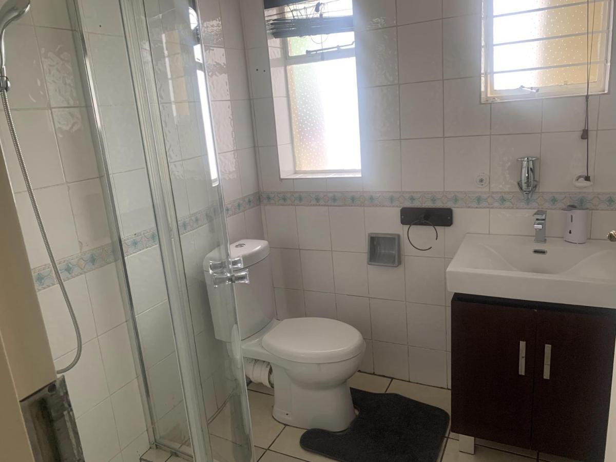 Safari -beautiful 3 Bedrooms, 10-seater Dining , Tv Room, Garden & Pool