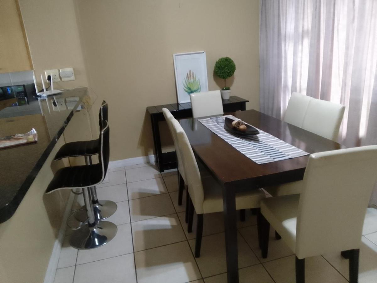 Apartment B&m Sandton Apartment. *