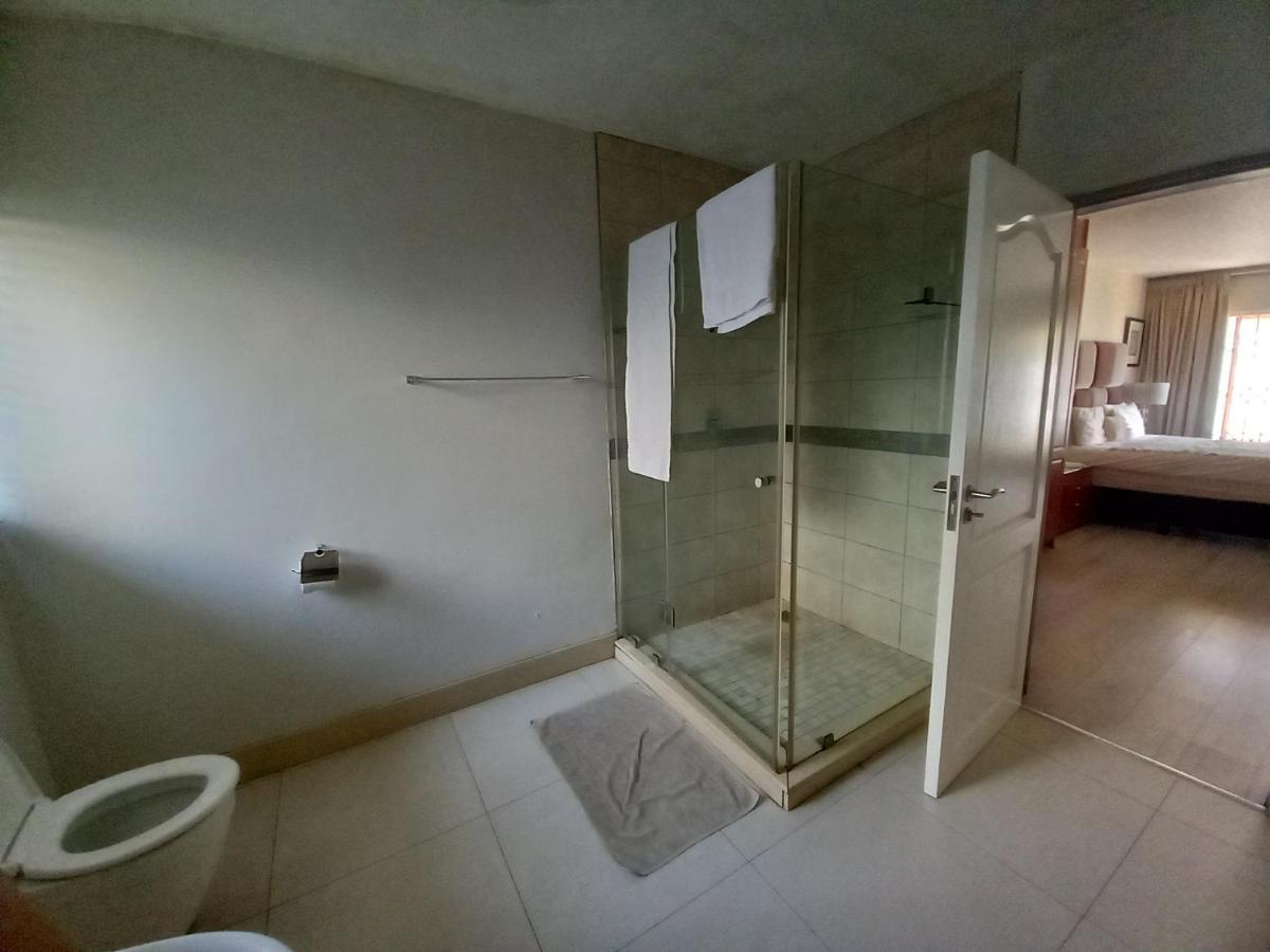 Mount Royal 02 Large 3 Bedroom Ground Floor With Garden *