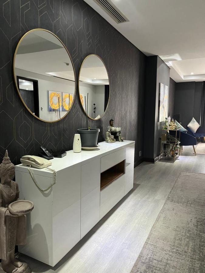 Luxury - Michelangelo Towers Apartment