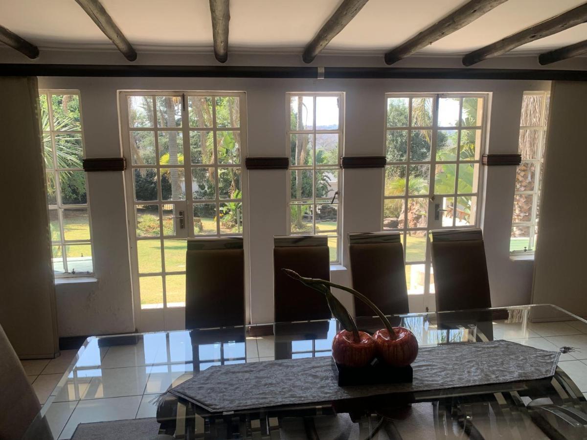 Safari -beautiful 3 Bedrooms, 10-seater Dining , Tv Room, Garden & Pool Apartment *