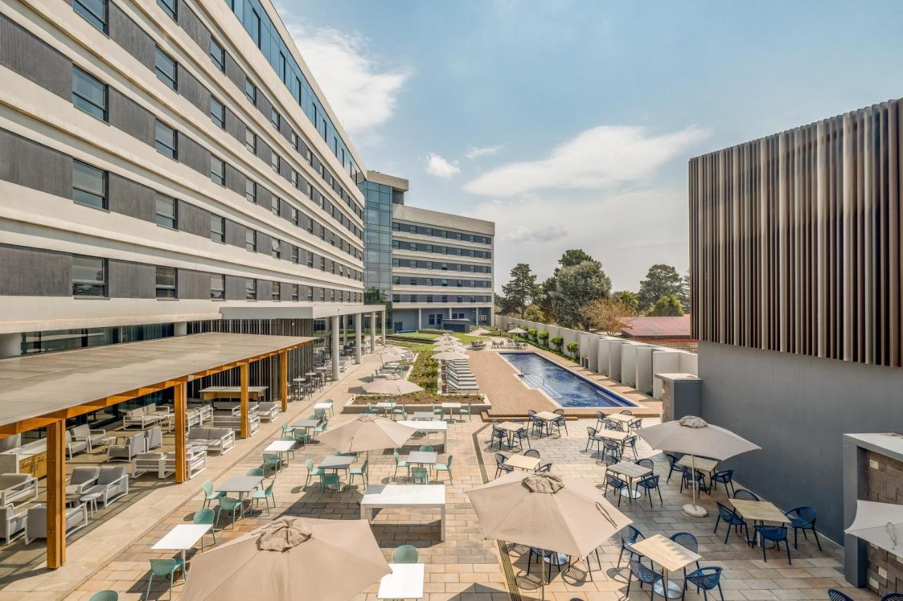 Radisson And Convention Centre Or Tambo Airport 2*