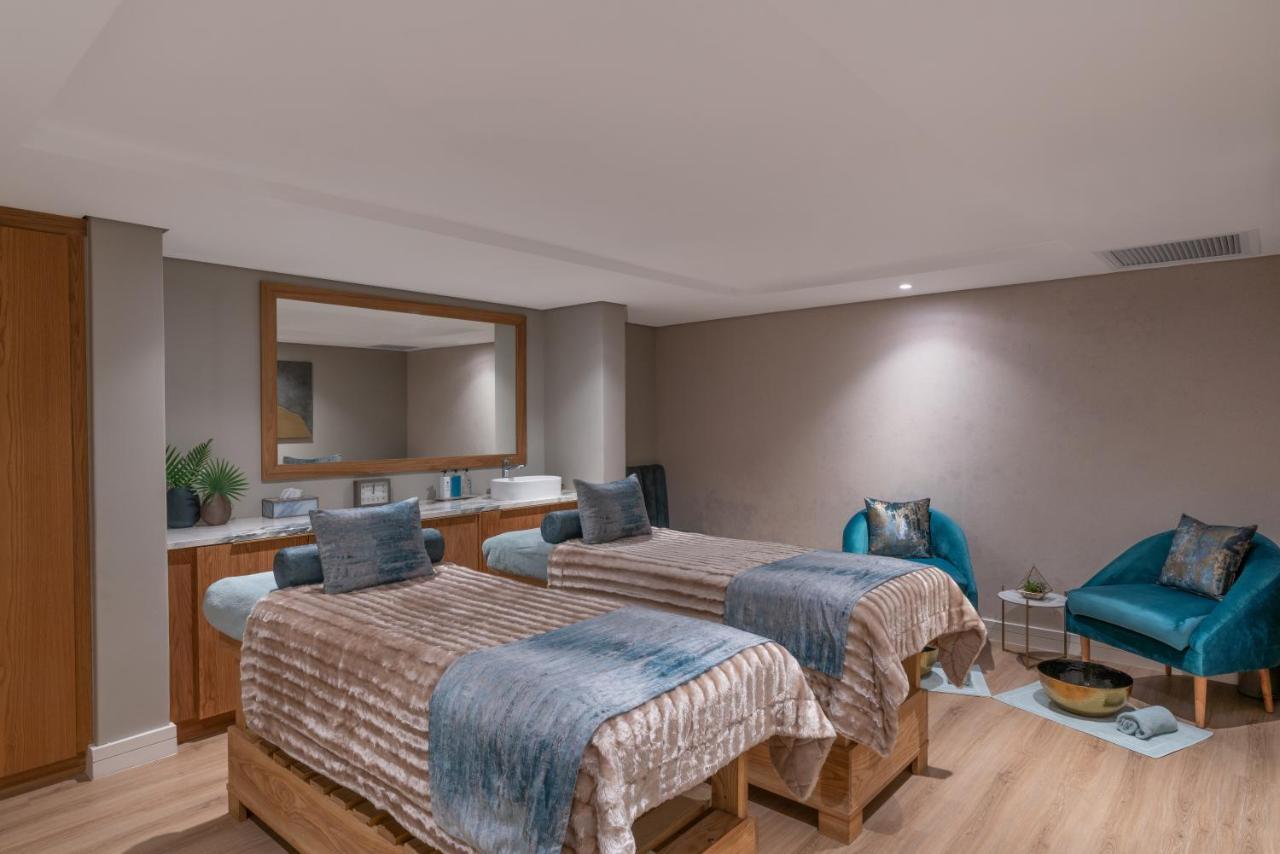 Hotel Radisson And Convention Centre Or Tambo Airport 2*