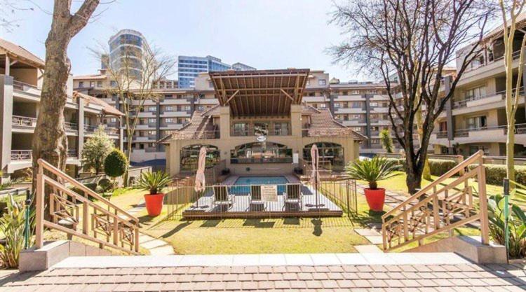 Apartment Kadoshstay, 77 Grayston Drive