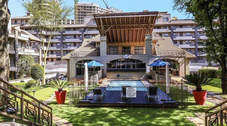 Kadoshstay, 77 Grayston Drive Johannesburg