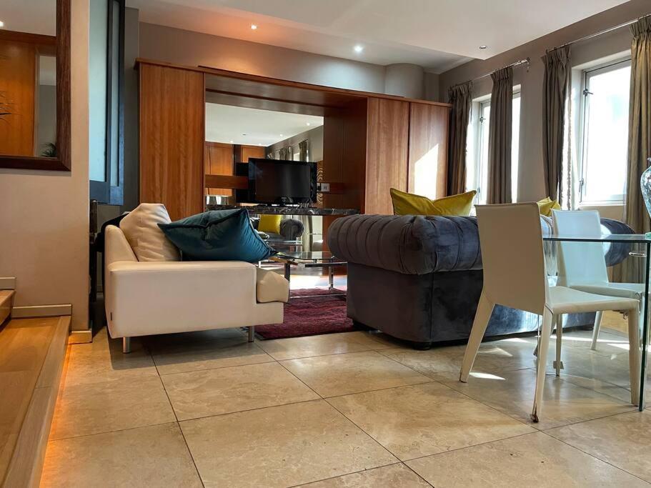 Apartment On 8th Johannesburg