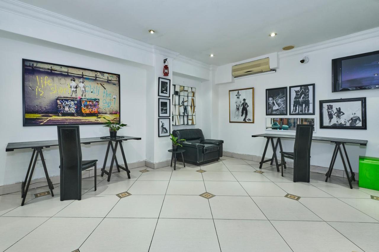 & Out Sandton Park 4*