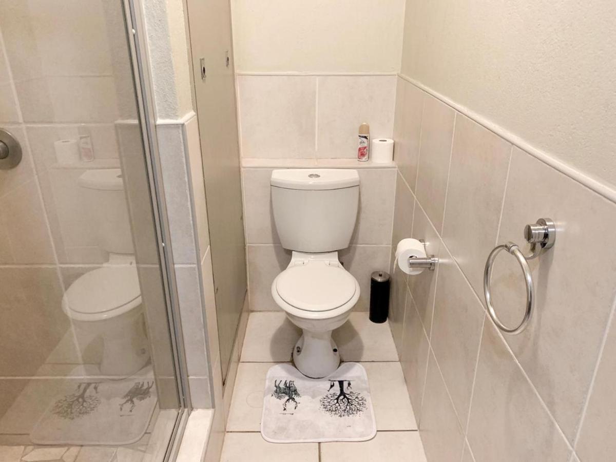 B&m Sandton Apartment. Apartment *