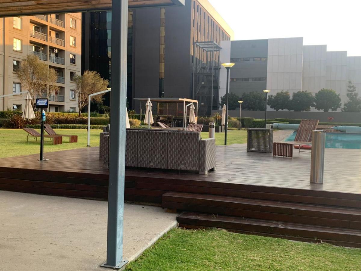 Apartment B&m Sandton Apartment. *