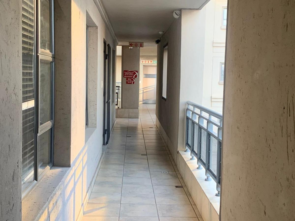 Apartment B&m Sandton Apartment. *