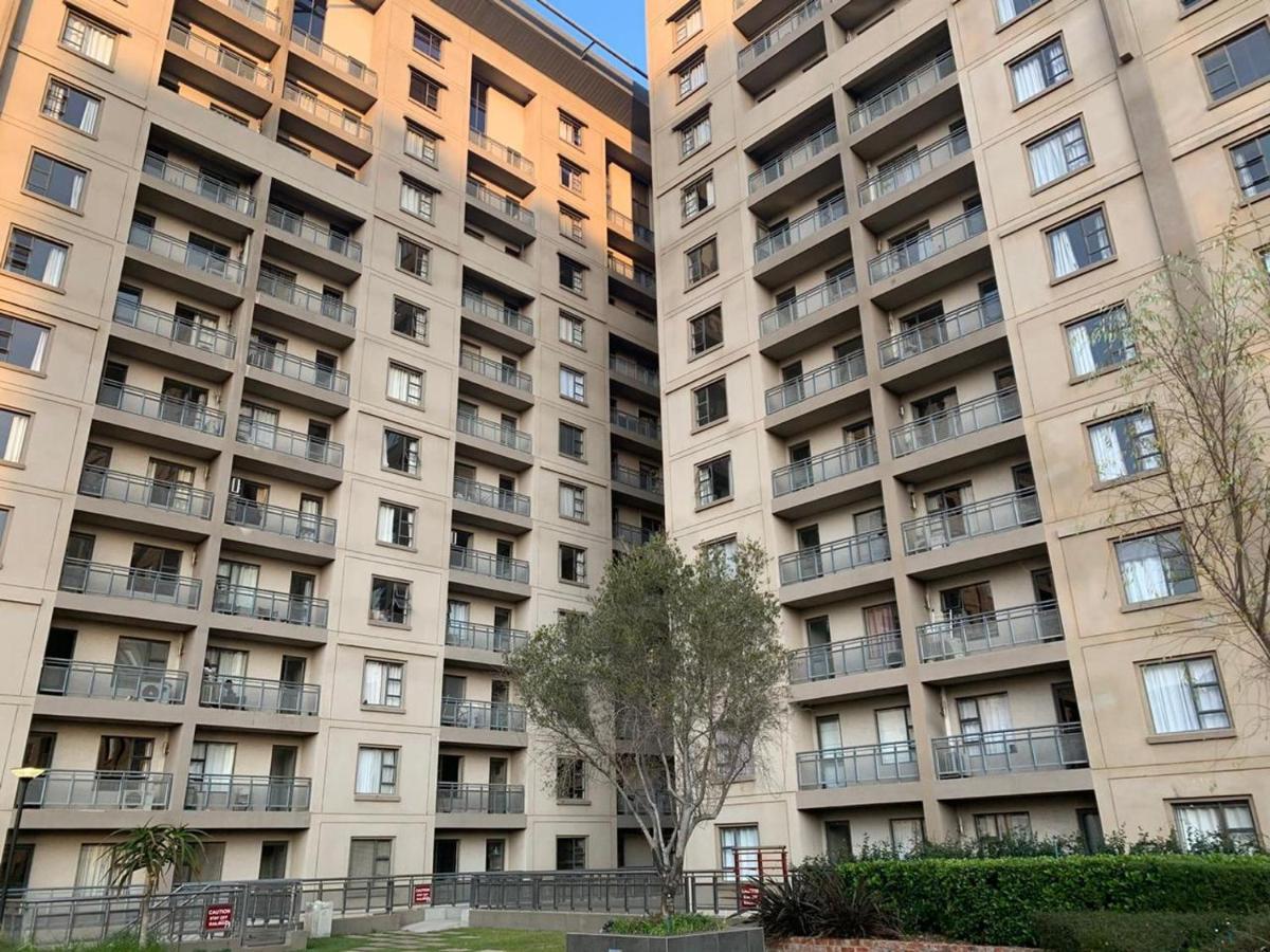 B&m Sandton Apartment. Apartment *