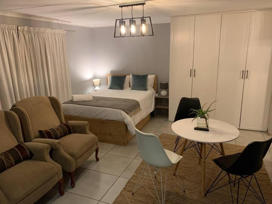 Modern 1 Bedroom Flat With Uninterrupted Wifi *