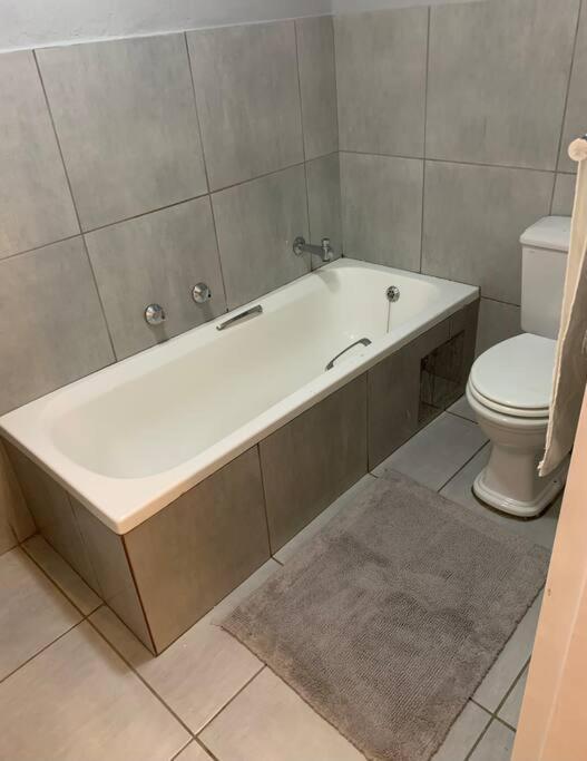 Modern 1 Bedroom Flat With Uninterrupted Wifi Apartamento