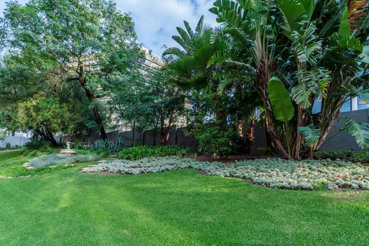 Apartment Lovely 3 Bedroom In The Heart Of Sandton 505 *