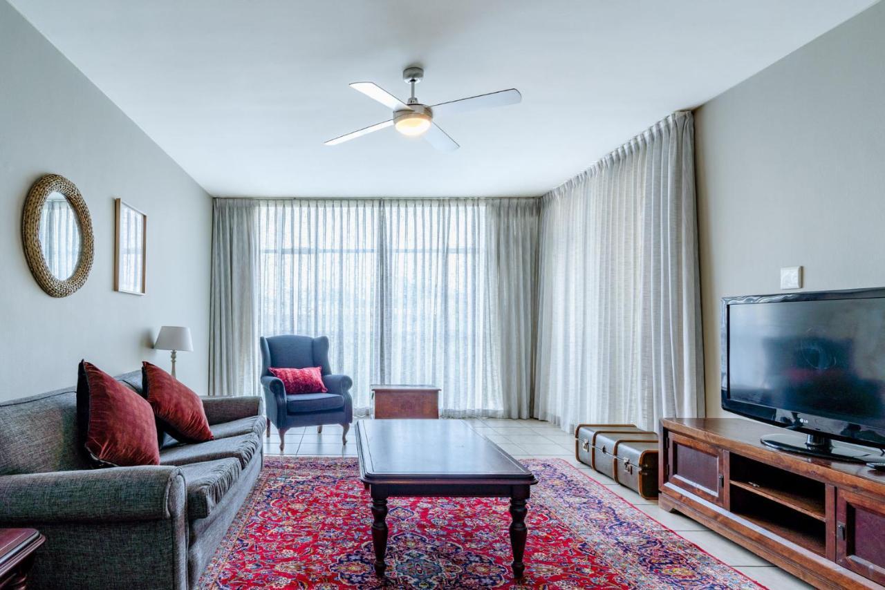 Lovely 3 Bedroom In The Heart Of Sandton 505 Apartment