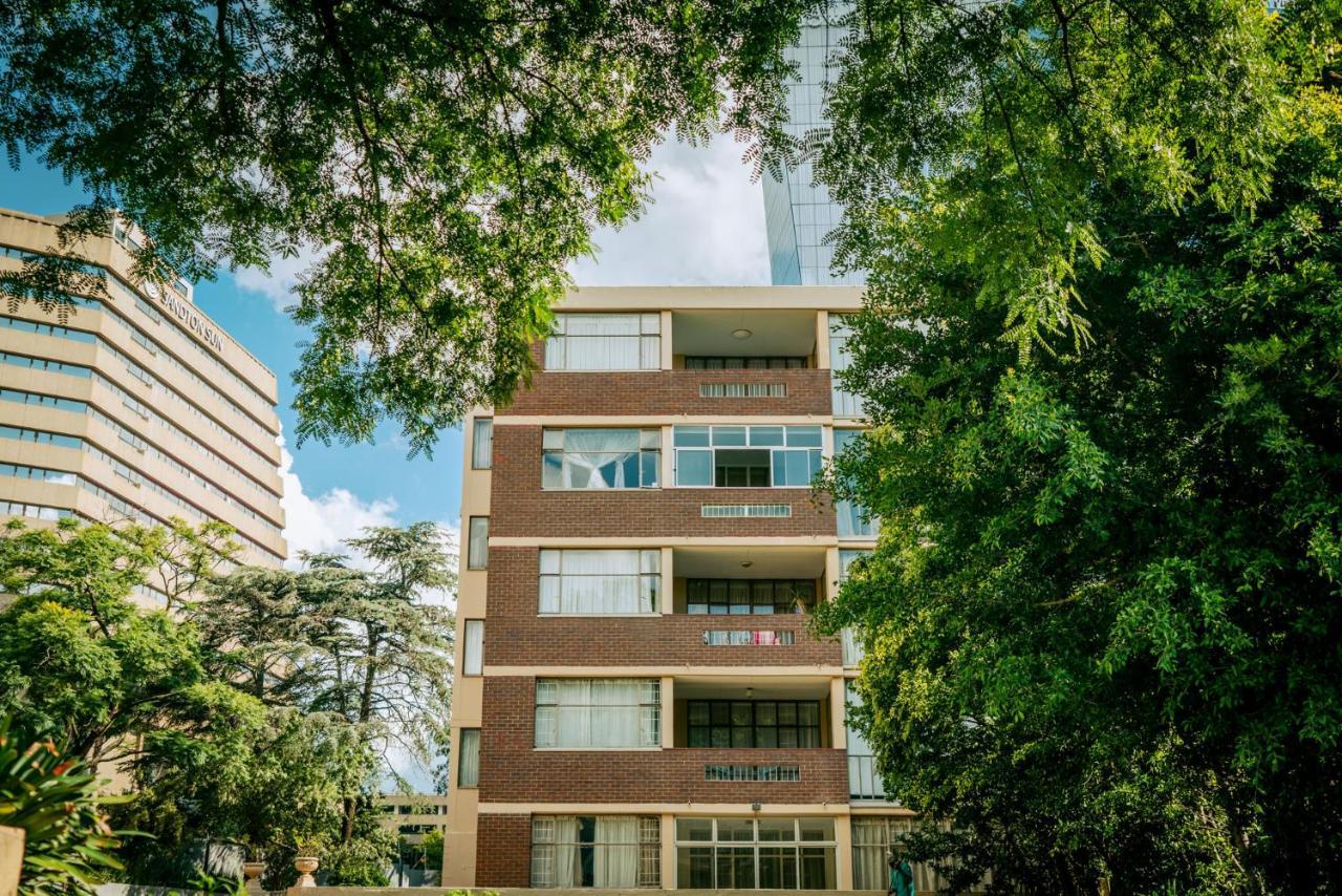 Lovely 3 Bedroom In The Heart Of Sandton 505