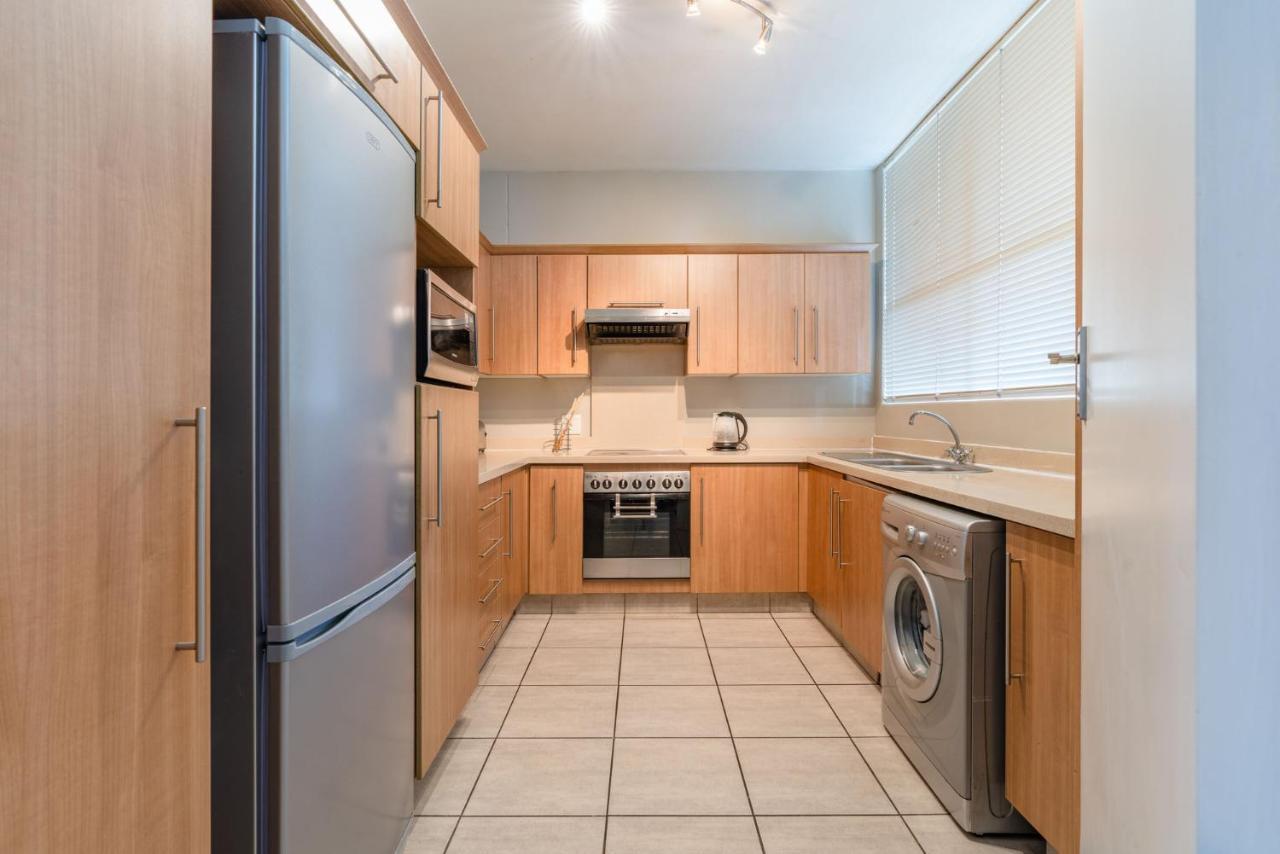 Lovely 3 Bedroom In The Heart Of Sandton 505 Apartment *