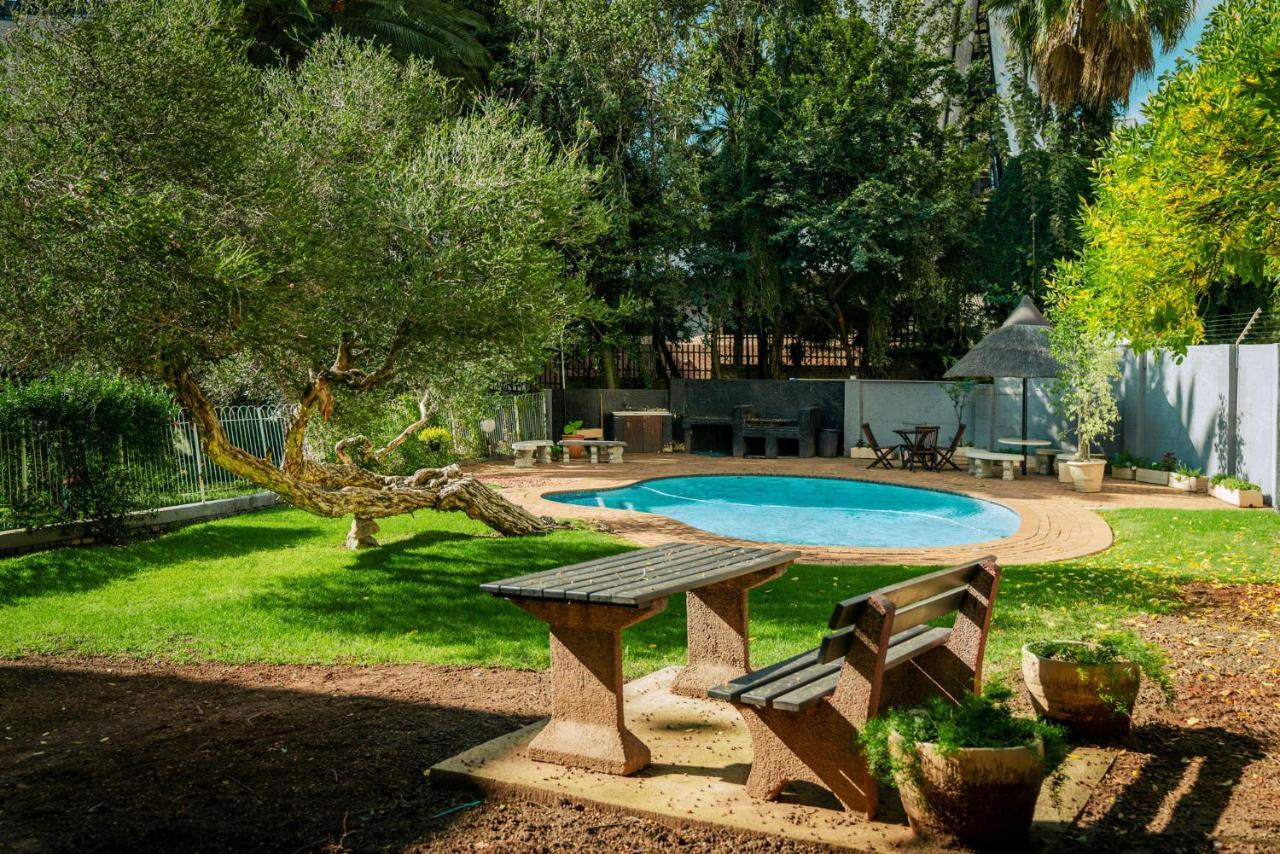 Lovely 3 Bedroom In The Heart Of Sandton 505 *