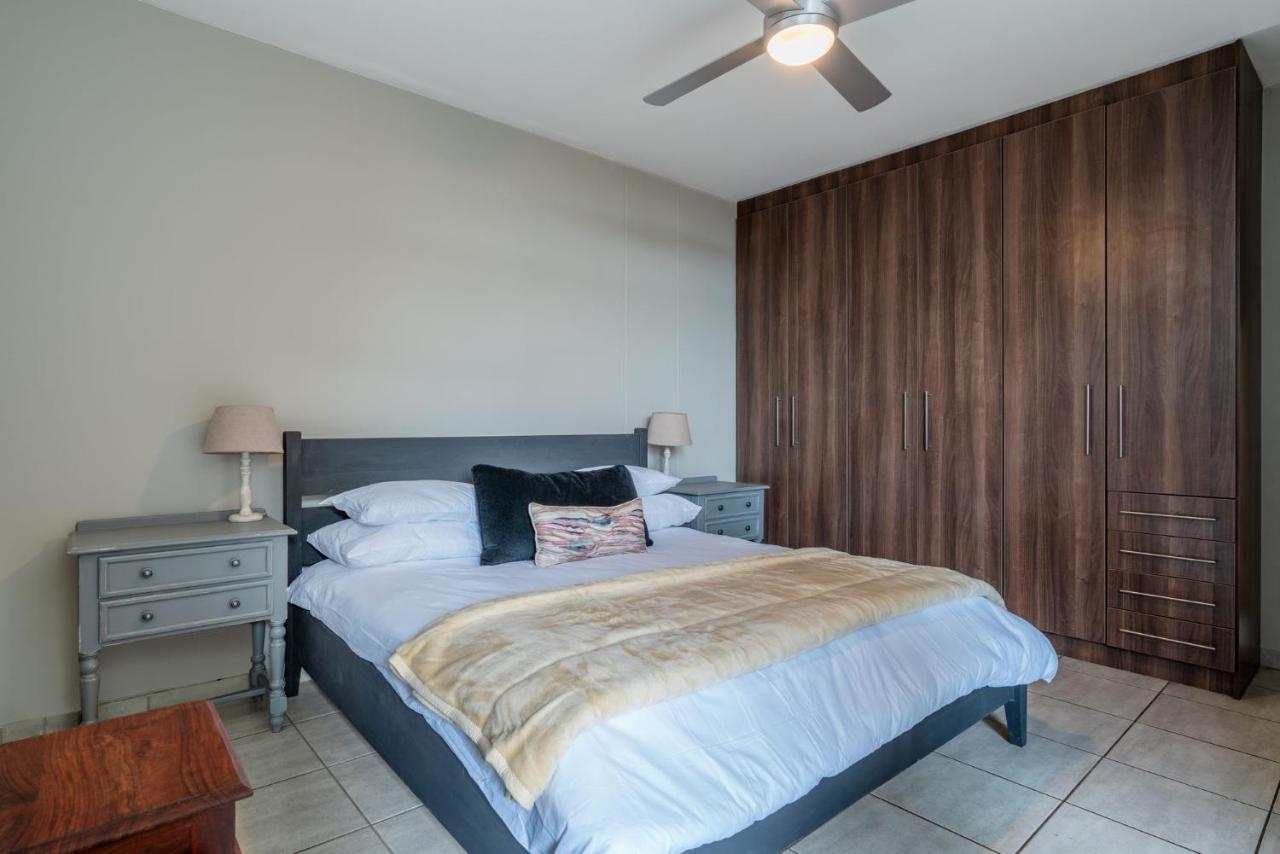 Apartment Lovely 3 Bedroom In The Heart Of Sandton 505 *