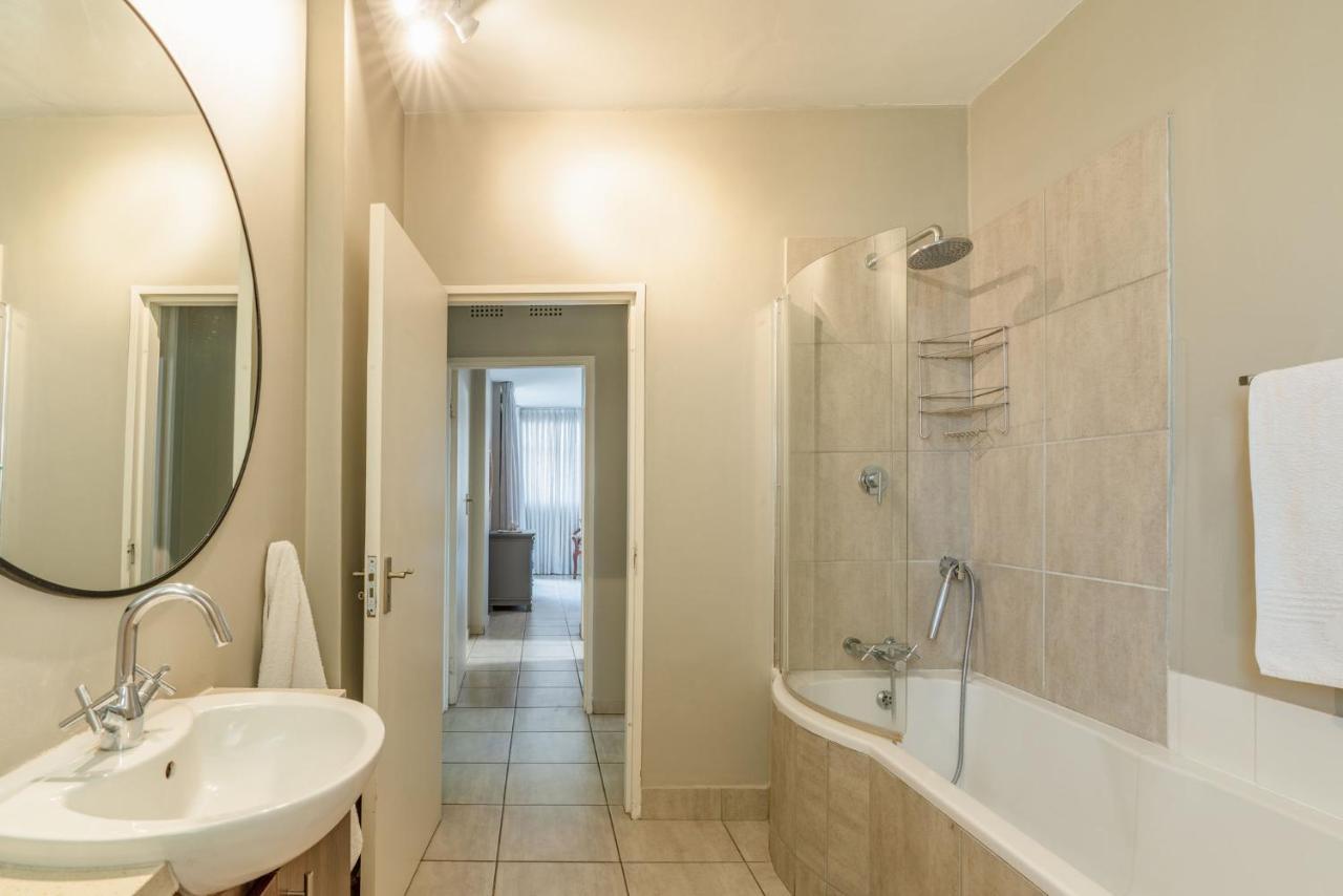 Lovely 3 Bedroom In The Heart Of Sandton 505 Johannesburg
