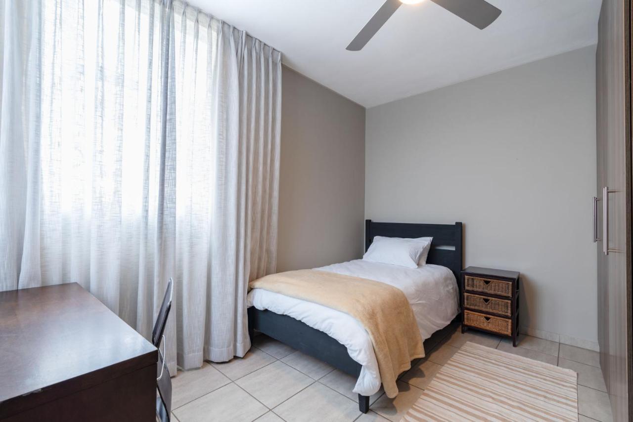 Apartment Lovely 3 Bedroom In The Heart Of Sandton 505