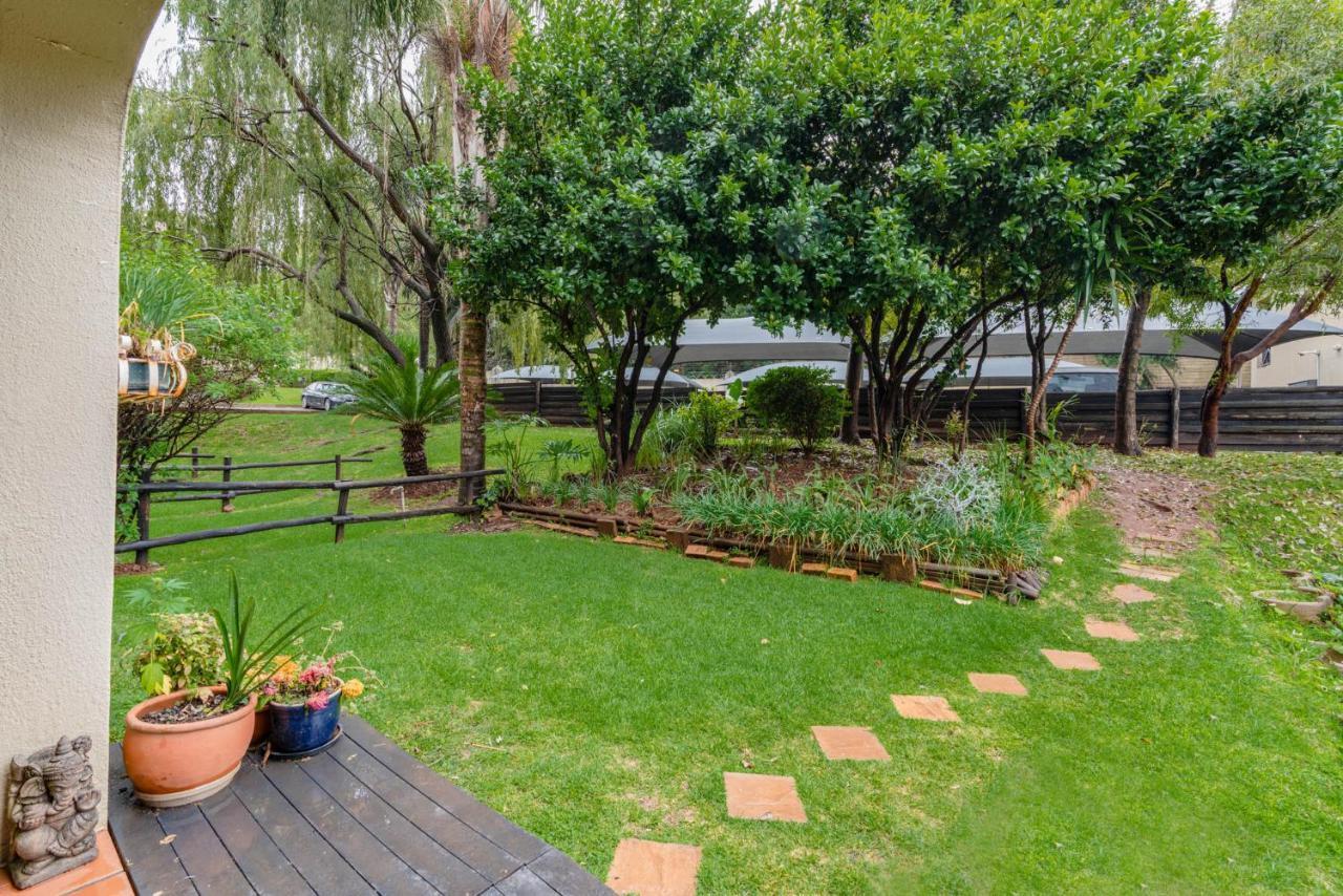 Modern 2 Bedroom In Vibrant Melville 99 Apartment Johannesburg