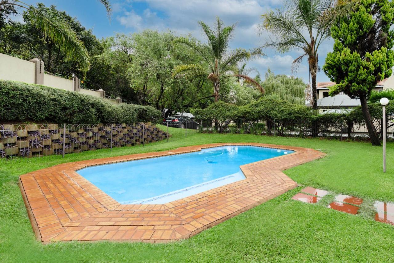 Modern 2 Bedroom In Vibrant Melville 99 *
