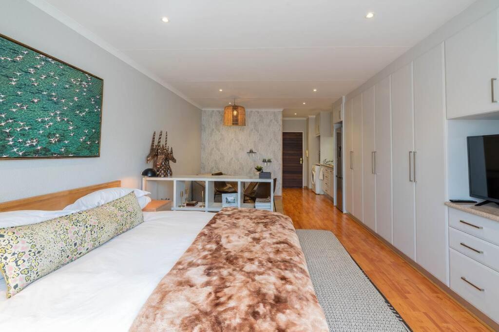 Apartment Modern In Culturally Vibrant Melville 22