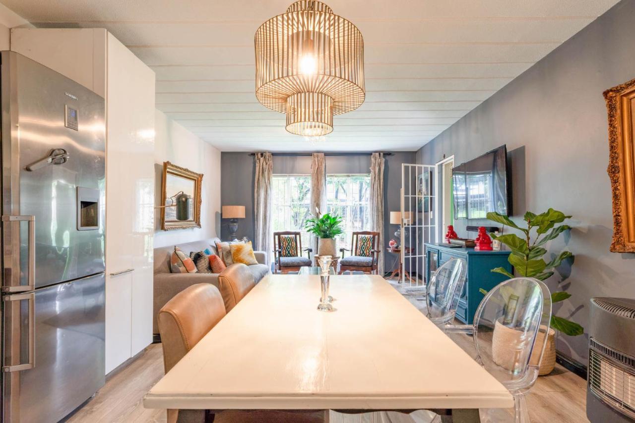 Apartment Modern 2 Bedroom In Vibrant Melville 99
