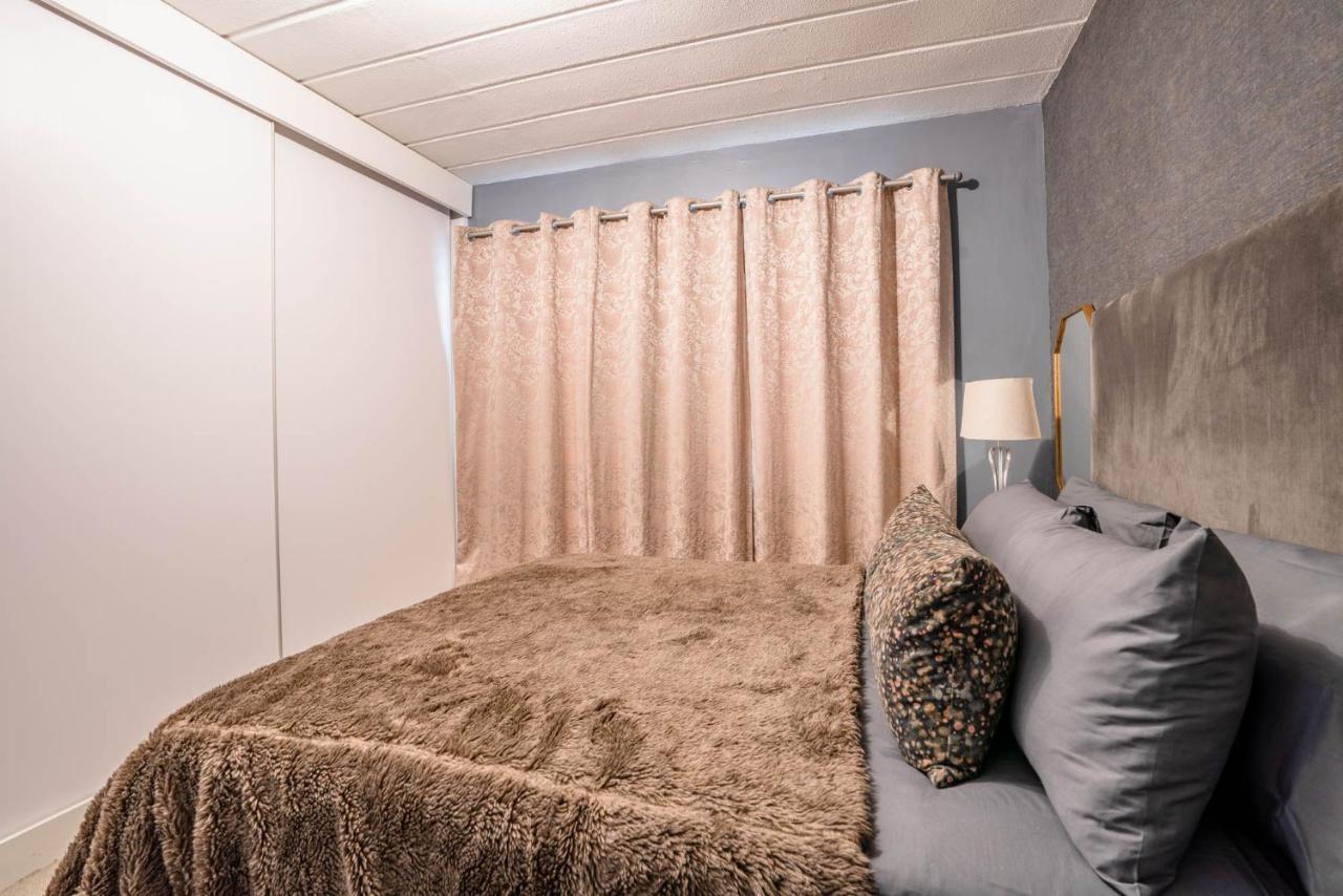 Modern 2 Bedroom In Vibrant Melville 99 *