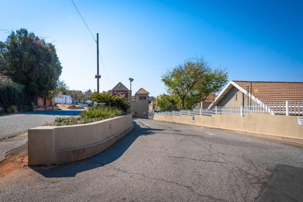 Apartment Modern In Culturally Vibrant Melville 22 *