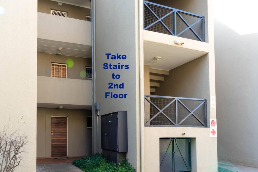 Modern In Culturally Vibrant Melville 22 *