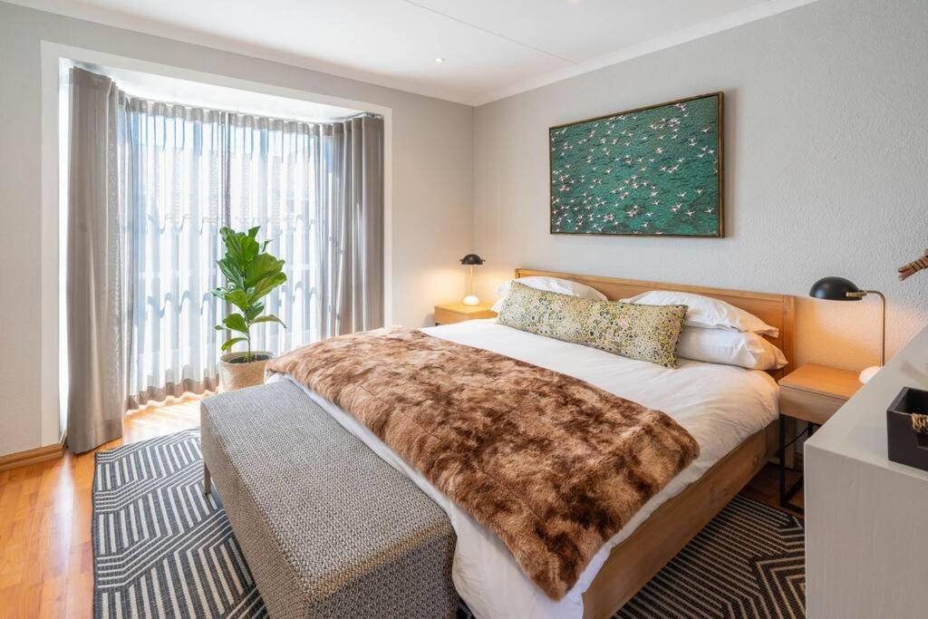 Modern In Culturally Vibrant Melville 22 Apartment Johannesburg