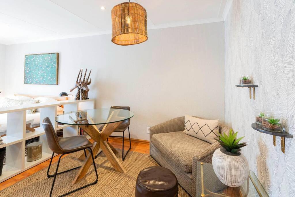 Modern In Culturally Vibrant Melville 22 * Johannesburg
