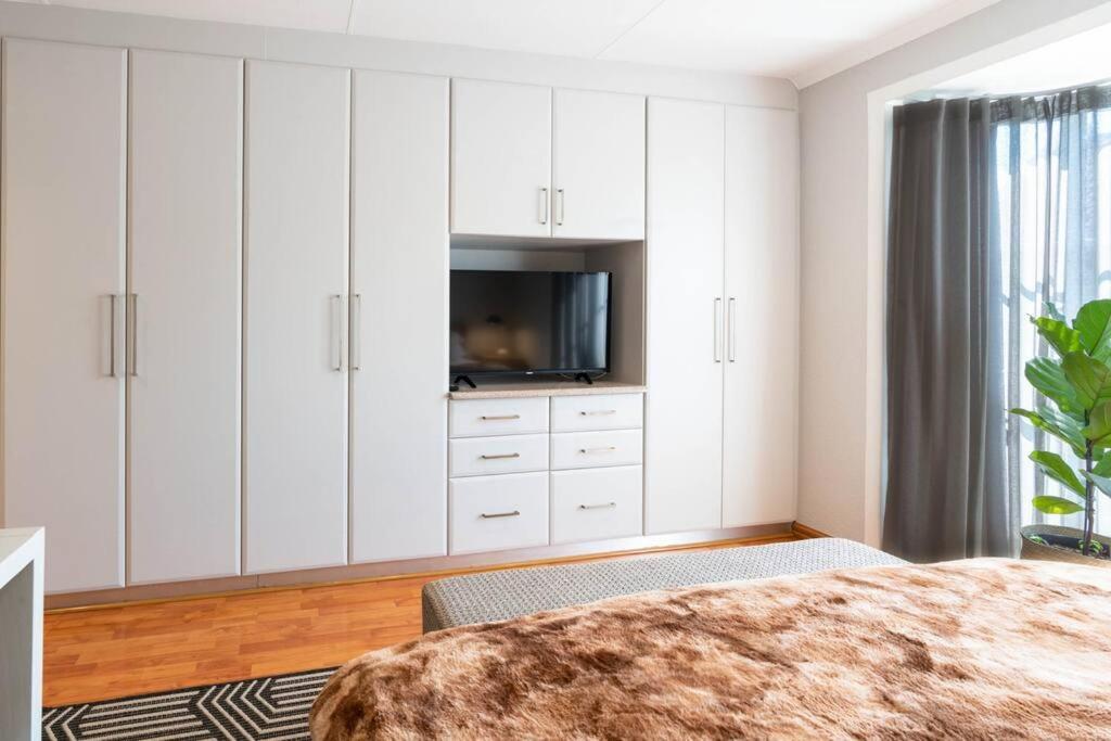 Apartment Modern In Culturally Vibrant Melville 22 *