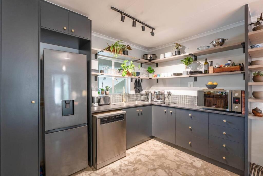 Apartment Lovely 2 Bedroom Unit In The Heart Of Melville 127
