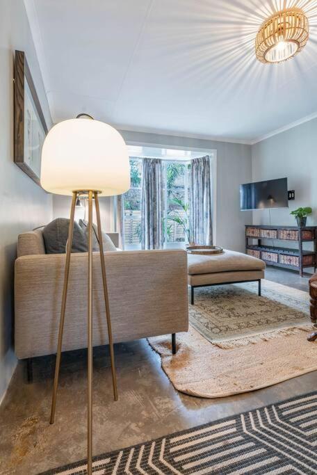 Apartment Lovely 2 Bedroom Unit In The Heart Of Melville 127