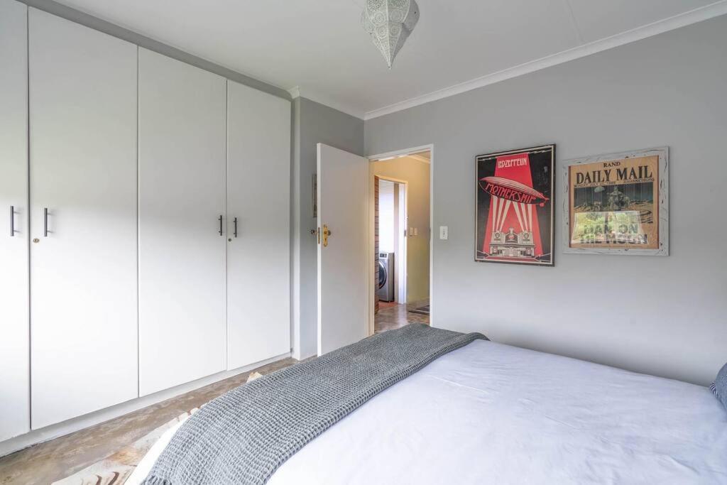 Lovely 2 Bedroom Unit In The Heart Of Melville 127 Apartment Johannesburg